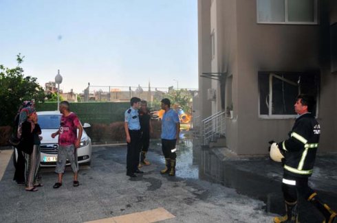 Apartman yönetimine kızıp evini yaktı