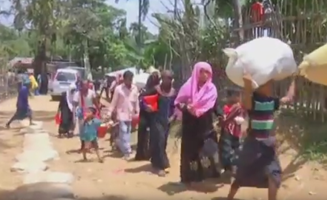 Arakanlı Müslümanlar Bangladeş sınırına akın ediyor