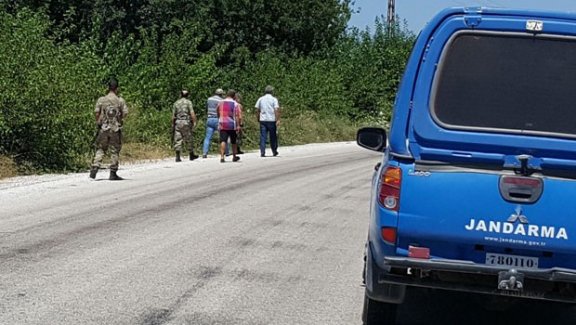 Köylüler silahlanıp PKK'lıların peşine düştü