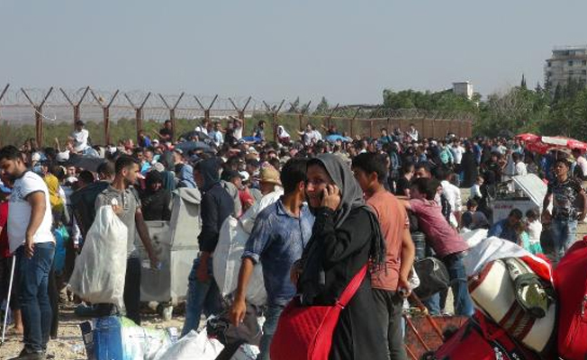 Türkiye'den Suriye'ye geçişlerde izdiham