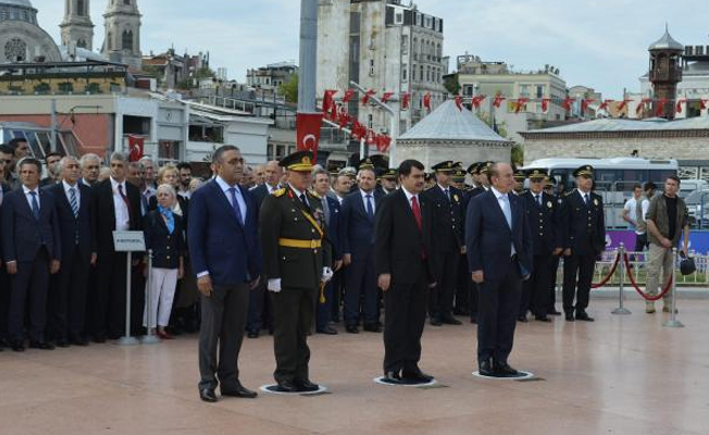 Taksim Meydanı'nda 30 Ağustos Zafer Bayramı töreni