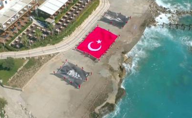 Hollywood filmlerini anımsatan Zafer Bayramı kutlaması