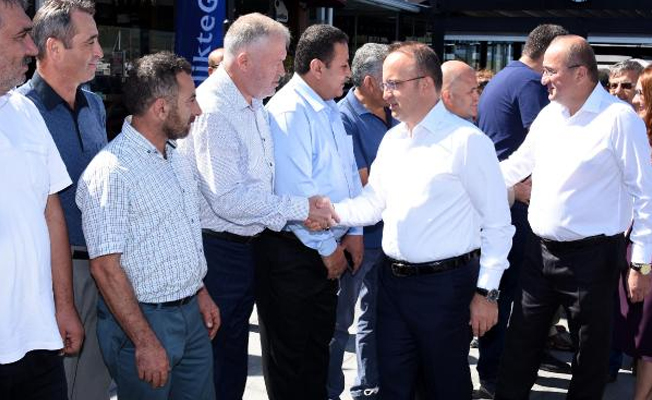 AKP'li Turan: CHP'nin ihraç edeceği 3 kişinin avukatlığını bedava yaparım