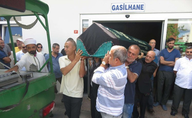 Filiz Aker, kendi yaptırdığı mezara gömüldü
