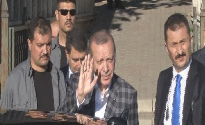 Erdoğan, anne ve babasının mezarını ziyaret etti