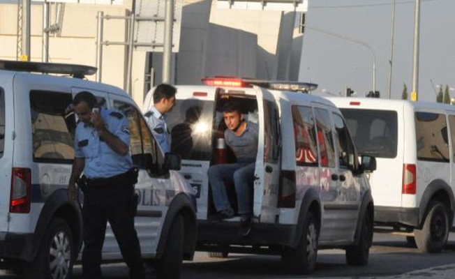 Yavaş gitmeleri için kendilerini uyaran yayalara ateş açtılar