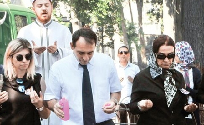 Cenaze namazı camide kılındı, Katolik mezarlığına defnedildi