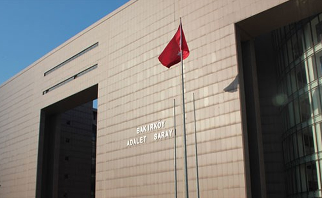 Eşini bıçaklayarak öldürdü, adliyeye gidip teslim oldu