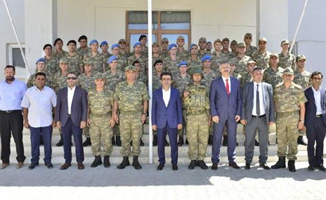 Vali Güzeloğlu, karakol ve üs bölgelerini gezdi