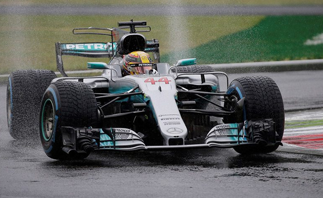 Lewis Hamilton sıralama turlarında rekora imza attı