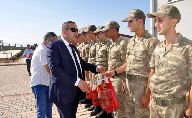 Gazeteciler bayramda askerleri ziyaret etti