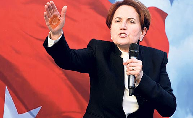 Akşener: Gazi Mustafa Kemal'den, Aziz Atatürk'e geçiş son derece sevindiricidir