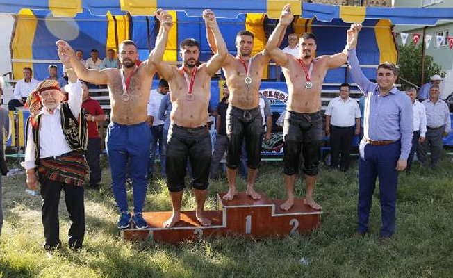 Kula'da Serhat Gökmen başpehlivan