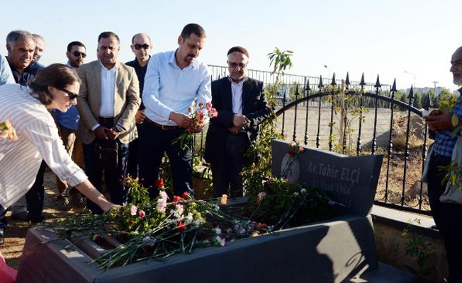 STK'lardan Tahir Elçi'nin kabrine ziyaret