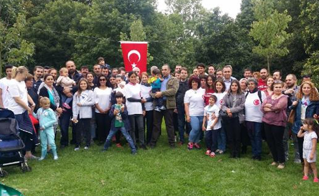 Londra'daki Türkler, Hyde Park'ta bayramı kutladı