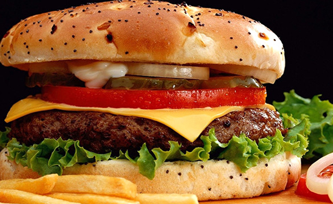 Ünlü hamburger devinde çalışanlar ilk kez greve gitti!