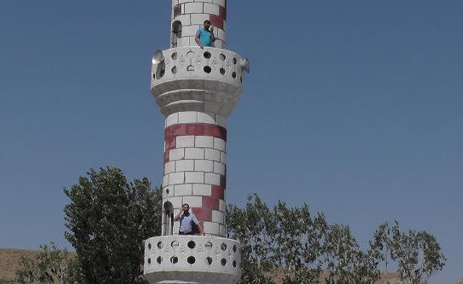 Bakın ne için minareye çıktılar