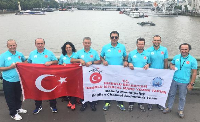 Türk yüzücüler Manş Denizi'ni yüzerek geçtiler