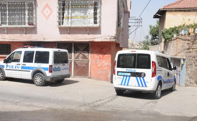 Eşini tabancayla vurdu, kızını alıp kaçtı