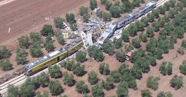 İtalya'da tren kazası: 10 Ölü