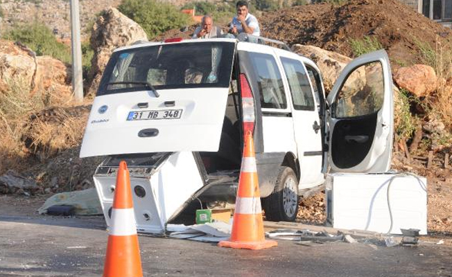 Gaziantep'te iki hafif ticari araç çarpıştı: 1 ölü, 3 yaralı