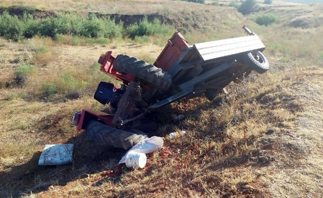 Çorum'da traktör devrildi: 3 yaralı