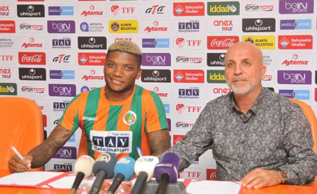 Aytemiz Alanyaspor, Junior Fernandes’i renklerine bağladı