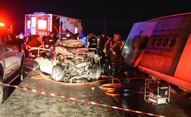 Sivas'ta kan donduran kaza: 1 ölü, 16 yaralı!
