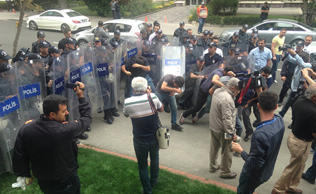 Atatürk Orman Çiftliği'nin ABD'ye satışını protesto edenlere polis müdahalesi