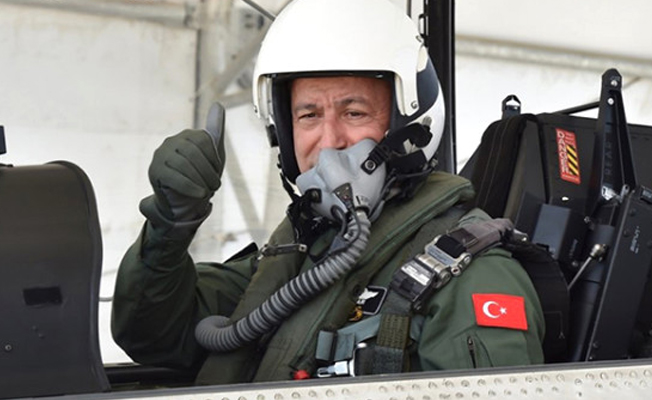 Genelkurmay Başkanı Akar, F-16 ile uçtu