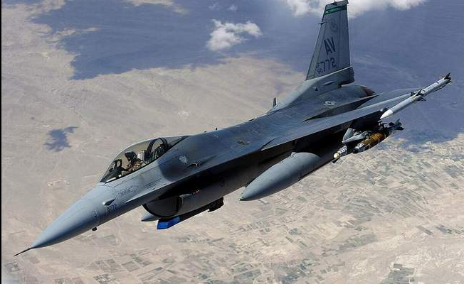 ABD'de F-16 uçağı düştü, pilot öldü