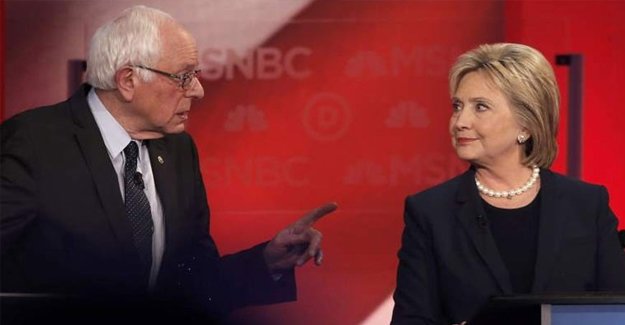 Sanders, yarıştan çekildiğini ve Clinton'a destek vereceğini açıkladı