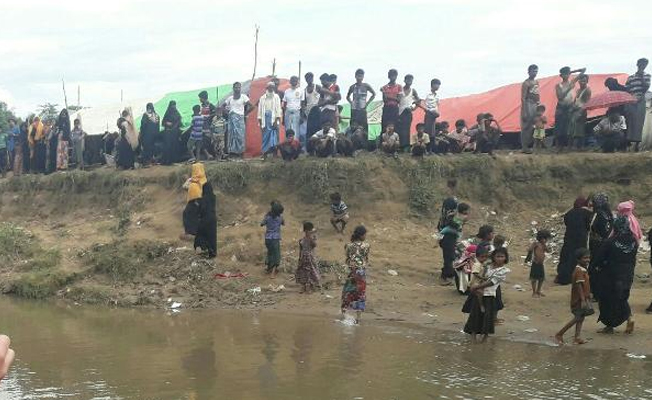 Arakan'dan kaçanlar Bangladeş'e sığınmaya devam ediyor