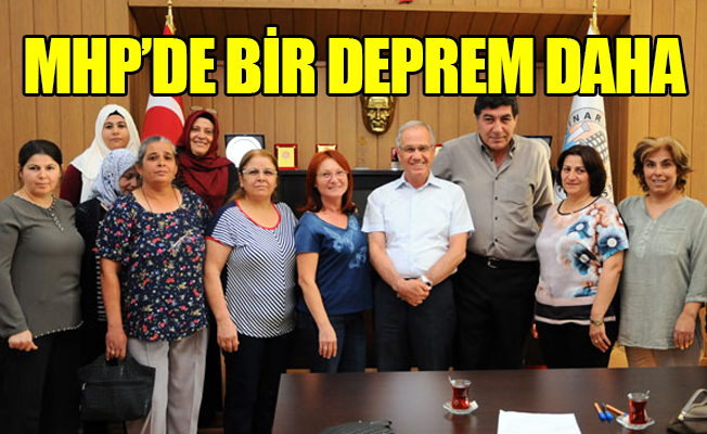 Bu sefer de kadınlar topluca istifa etti
