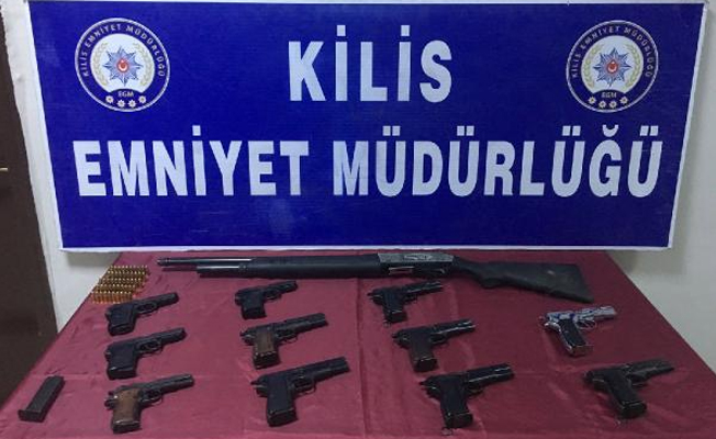 Kilis’te evde 12 tabanca ele geçti