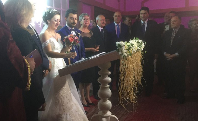 Sağ ile solu birleştiren düğün