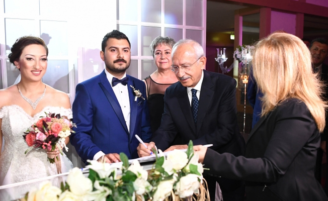 Kılıçdaroğlu o çiftin mutlu gününe şahit oldu