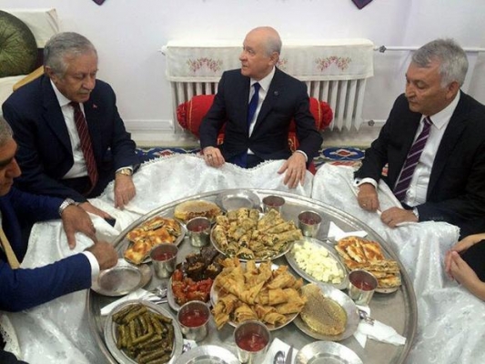 Bahçeli'nin yer sofrası