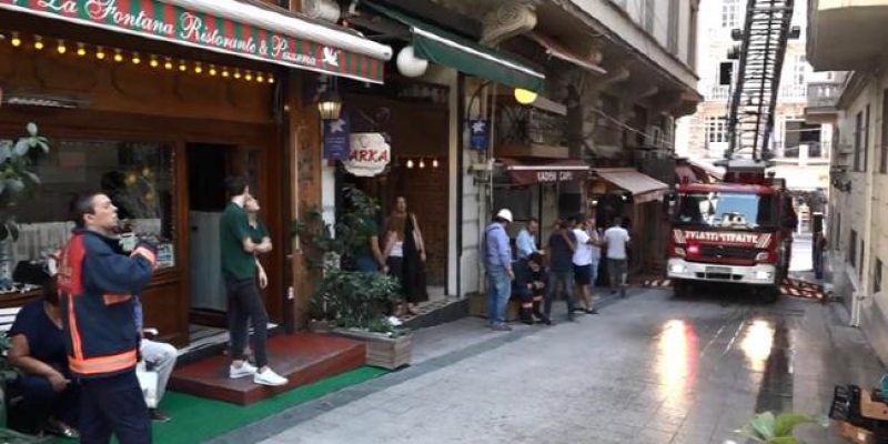 İstiklal Caddesi'ndeki yangın korkuttu