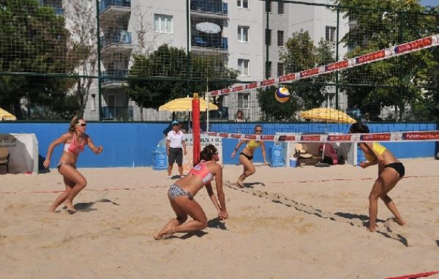 Bursa'da plaj voleybolu heyecanı devam ediyor
