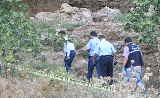 Denizli'de 30 metrelik uçurumda ceset bulundu