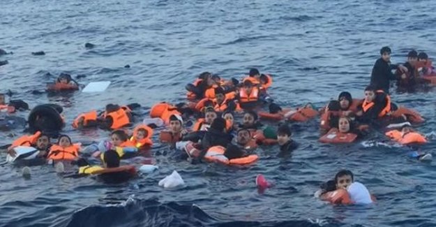 Akdeniz'de sığınmacı faciası: 400 civarında ölü olduğu bildirildi