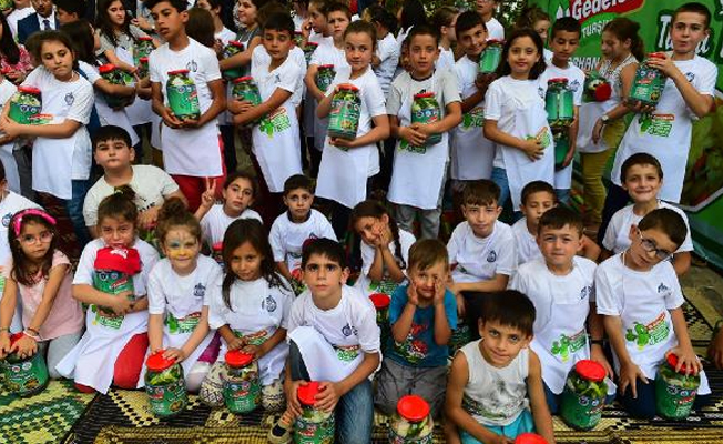 Turşu festivalinde çocukların ilginç rekoru