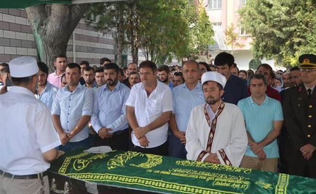 İmam baba ikizlerinin cenaze namazını kıldırdı