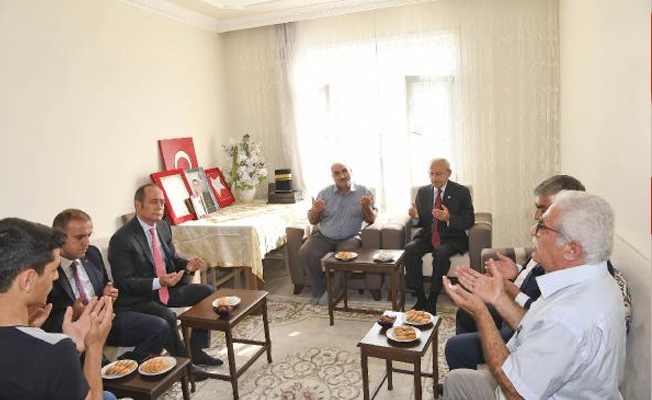 Kılıçdaroğlu'ndan şehit ailesine taziye ziyareti