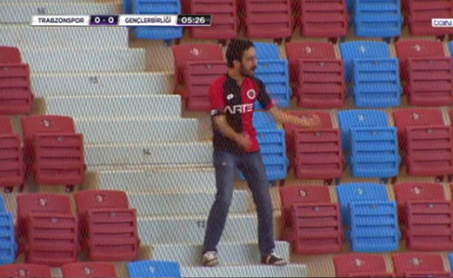 Gençlerbirliği'nin attığı gole tribündeki tek taraftarı sevindi