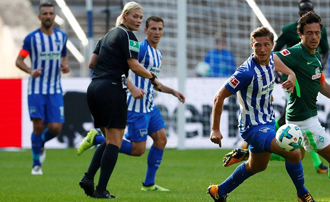 Hertha Berlin-Werder Bremen maçını Bibiana Steinhaus yönetti