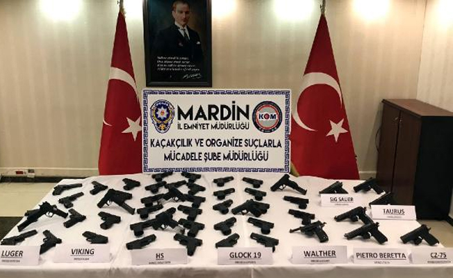 Mardin'de 11'i Glock, 50 tabanca ele geçirildi