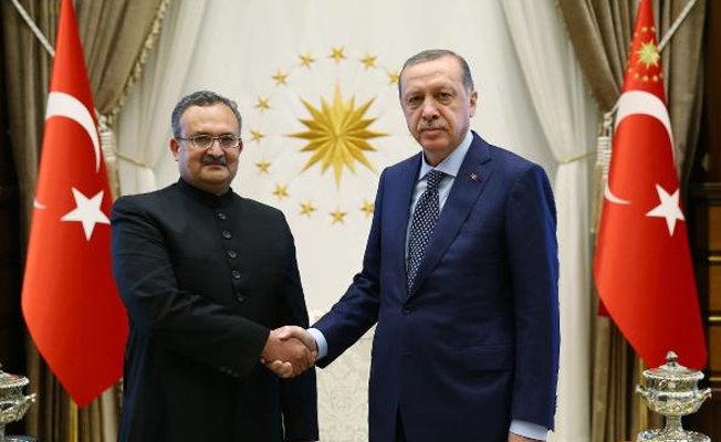 Erdoğan'a Pakistan Büyükelçisi'nden güven mektubu
