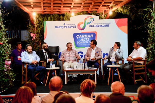 Başkan İmamoğlu, yerel siyasette etik söyleşisinin modaratörlüğünü yaptı